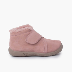 Boot with lamb's wool collar and pull-on strap Pink