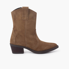 Country style suede boots Sand