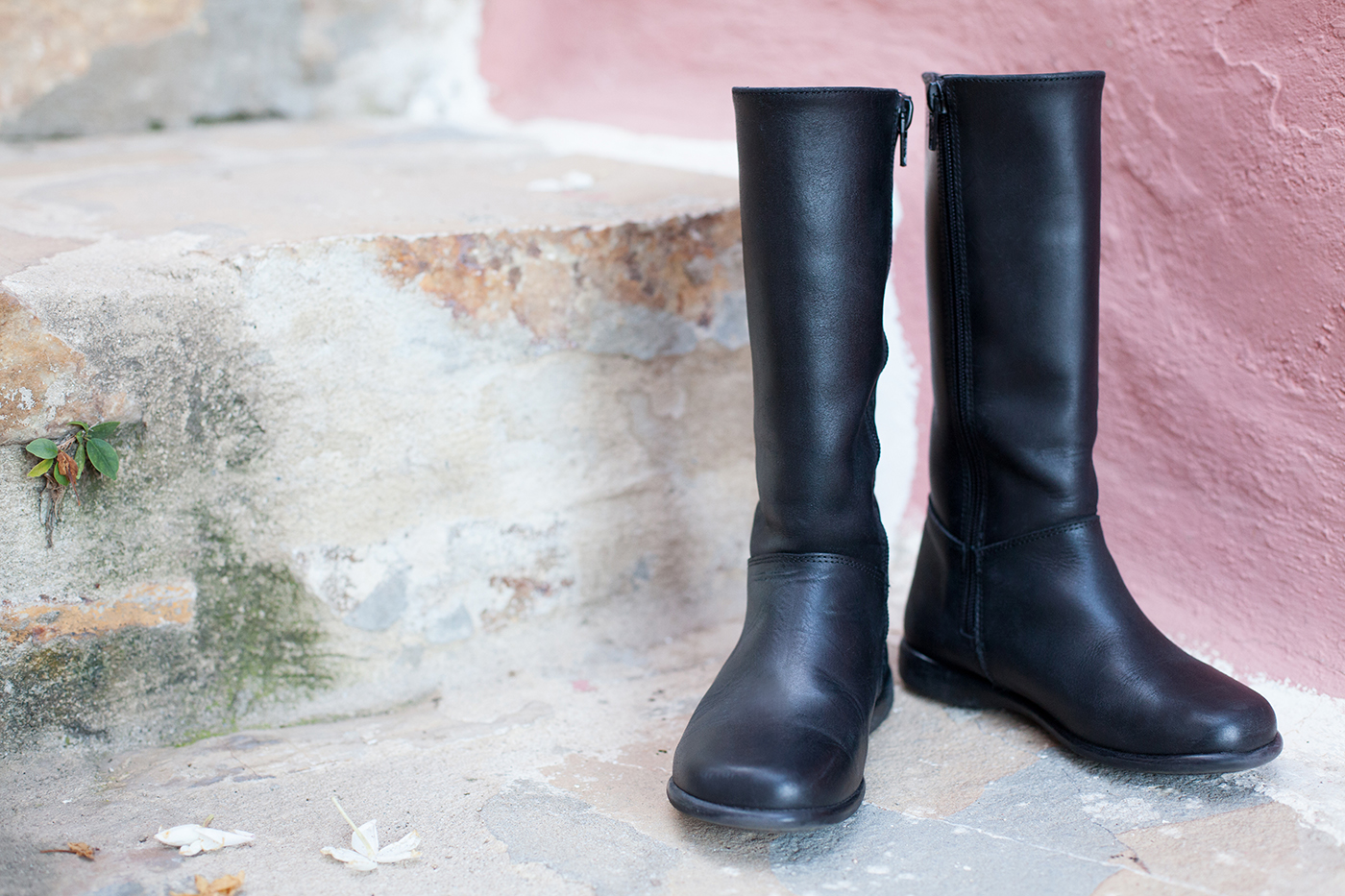Cleaning leather boots for women